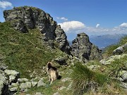 63 A sx cima del Ponteranica centrale (2372 m)  a dx del Ponteranica occidentale (2370) 